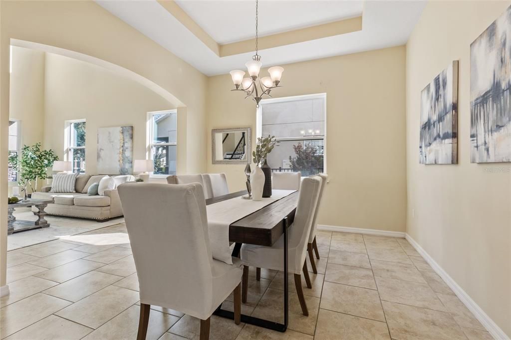 合同活跃: $749,900 (5 贝兹, 4 浴室, 4259 平方英尺)