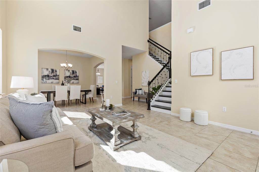 合同活跃: $749,900 (5 贝兹, 4 浴室, 4259 平方英尺)