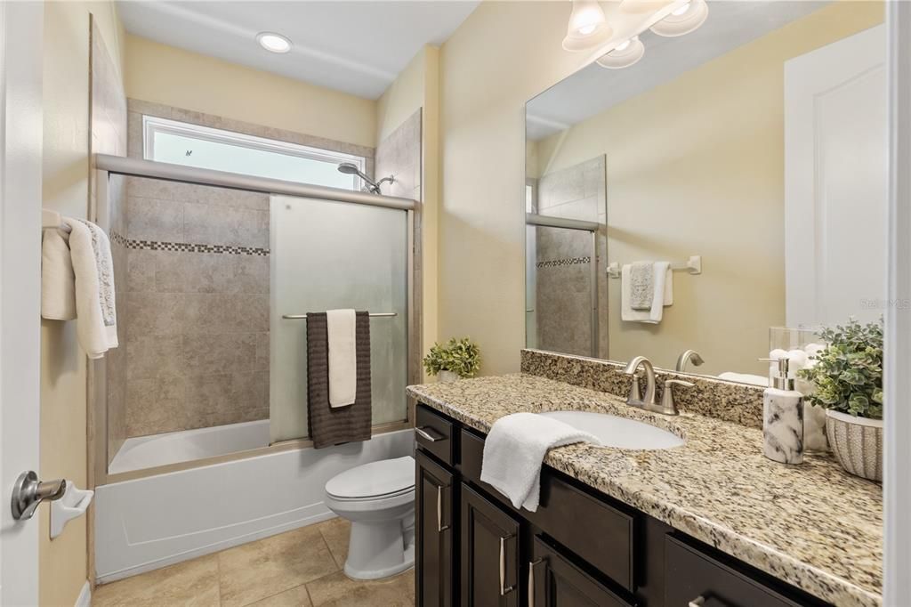 合同活跃: $749,900 (5 贝兹, 4 浴室, 4259 平方英尺)