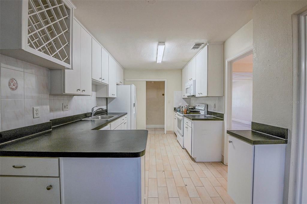 Active With Contract: $449,900 (3 beds, 2 baths, 2277 Square Feet)