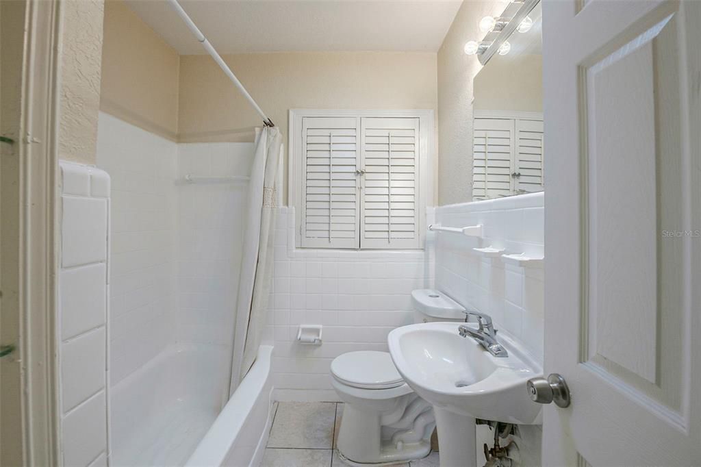 Active With Contract: $449,900 (3 beds, 2 baths, 2277 Square Feet)