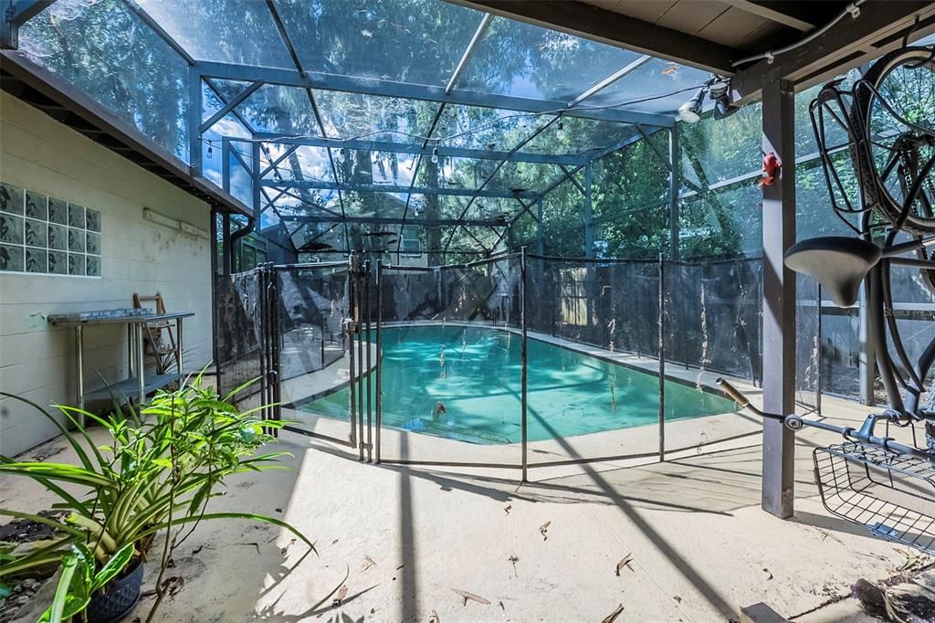 Active With Contract: $449,900 (3 beds, 2 baths, 2277 Square Feet)