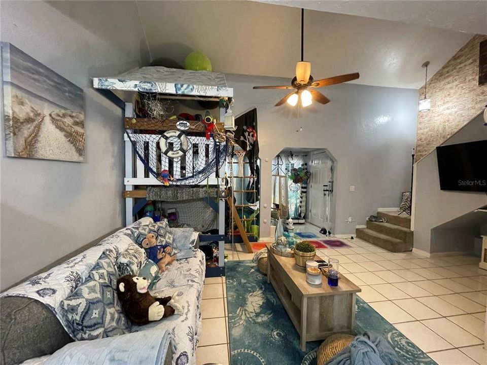 待售: $169,900 (2 贝兹, 2 浴室, 1070 平方英尺)