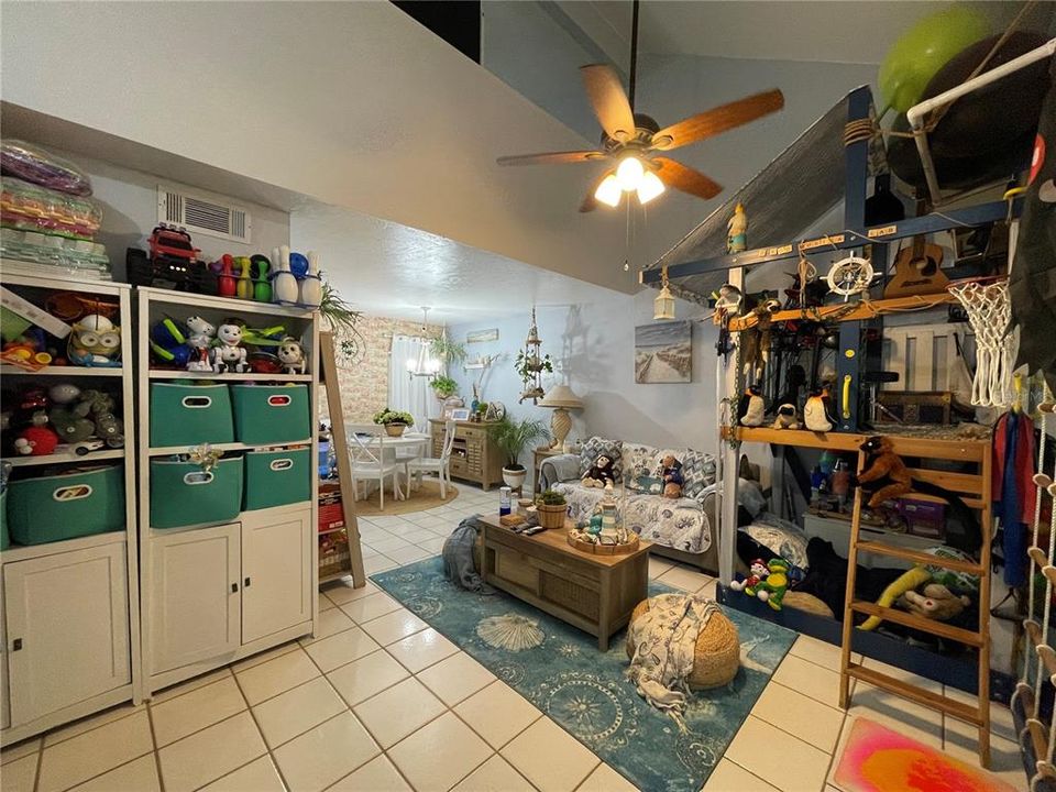 待售: $169,900 (2 贝兹, 2 浴室, 1070 平方英尺)