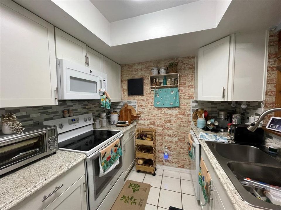 待售: $169,900 (2 贝兹, 2 浴室, 1070 平方英尺)