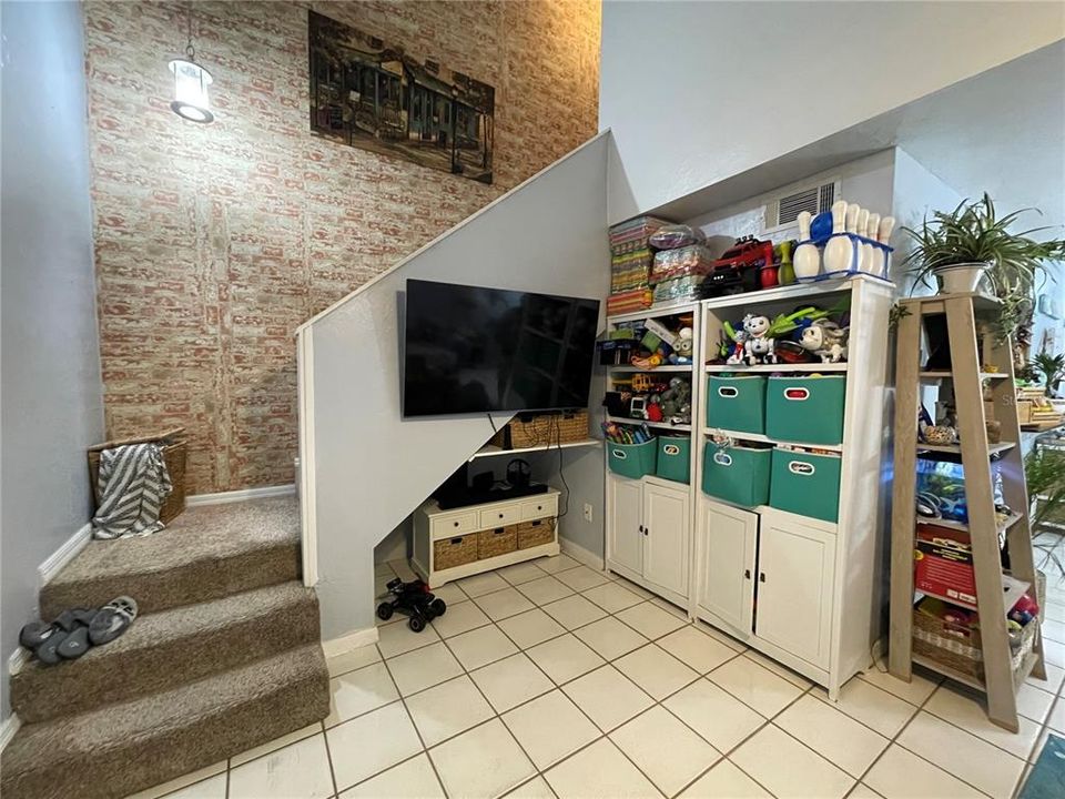 待售: $169,900 (2 贝兹, 2 浴室, 1070 平方英尺)