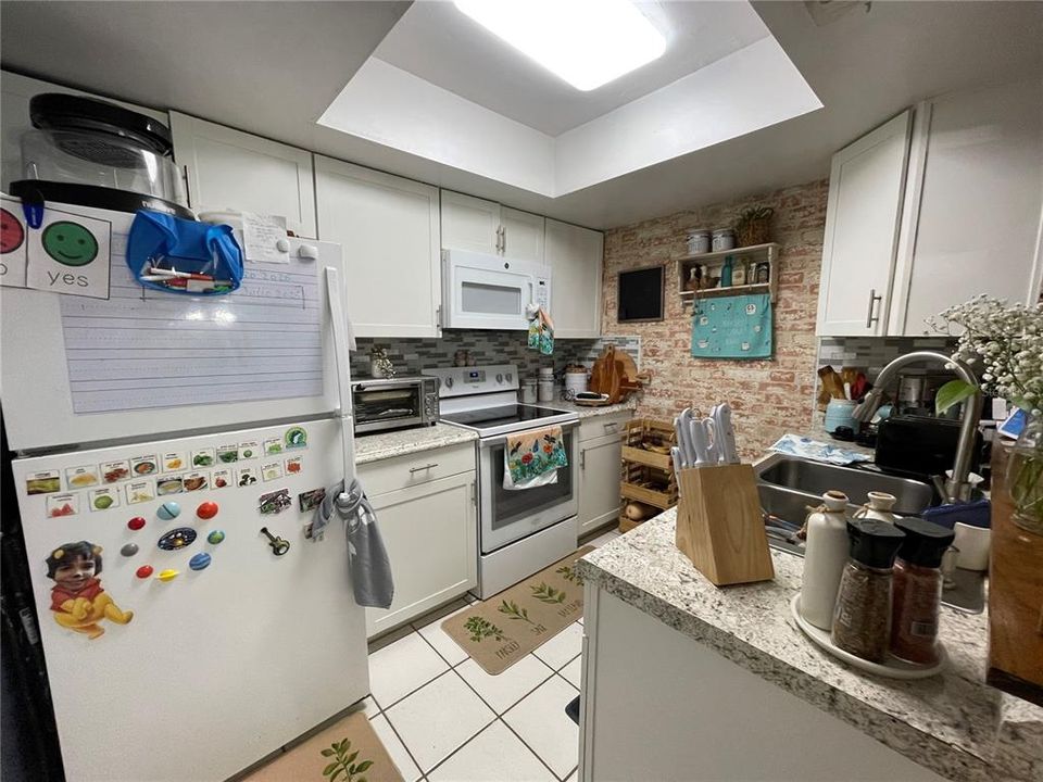 待售: $169,900 (2 贝兹, 2 浴室, 1070 平方英尺)