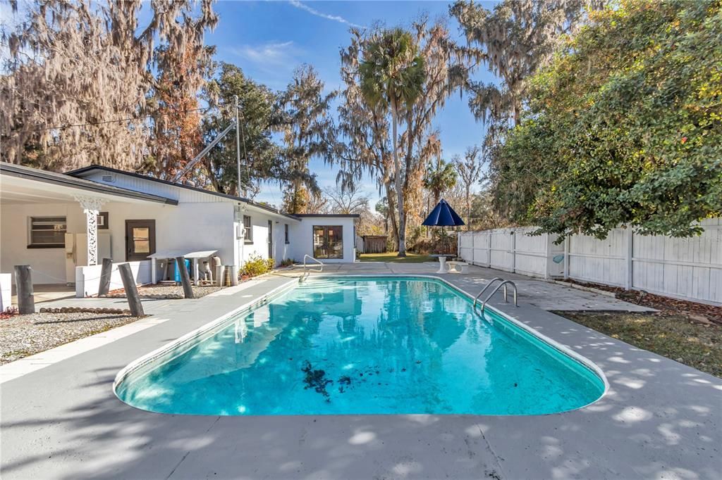 Active With Contract: $299,900 (3 beds, 3 baths, 1960 Square Feet)