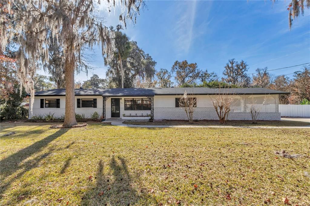 Active With Contract: $299,900 (3 beds, 3 baths, 1960 Square Feet)