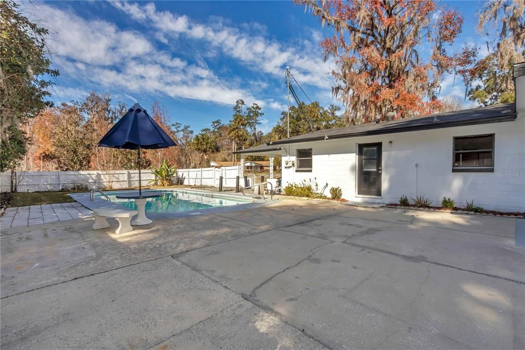 Active With Contract: $299,900 (3 beds, 3 baths, 1960 Square Feet)