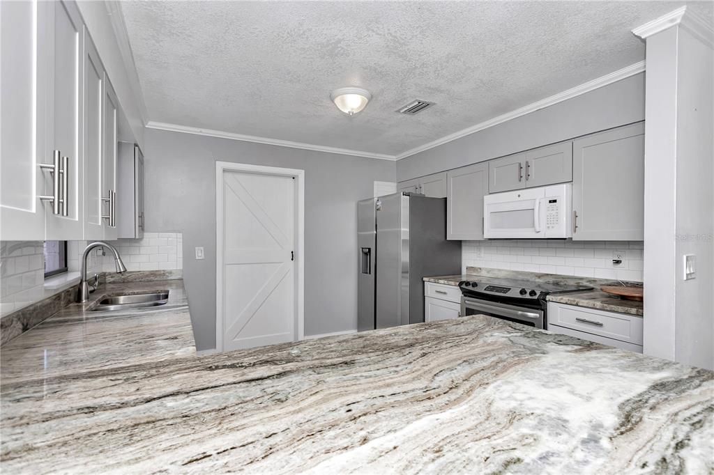 Active With Contract: $299,900 (3 beds, 3 baths, 1960 Square Feet)