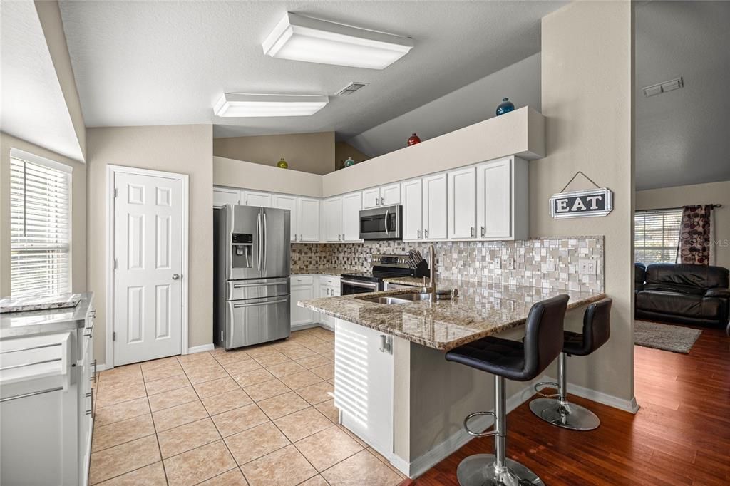 En Venta: $664,900 (4 camas, 2 baños, 3686 Pies cuadrados)