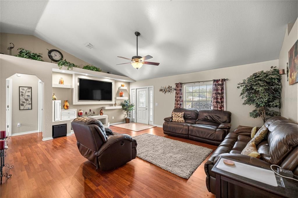 En Venta: $664,900 (4 camas, 2 baños, 3686 Pies cuadrados)