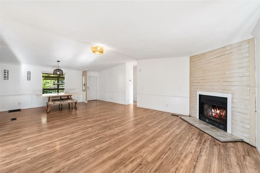 For Sale: $215,000 (3 beds, 2 baths, 1574 Square Feet)