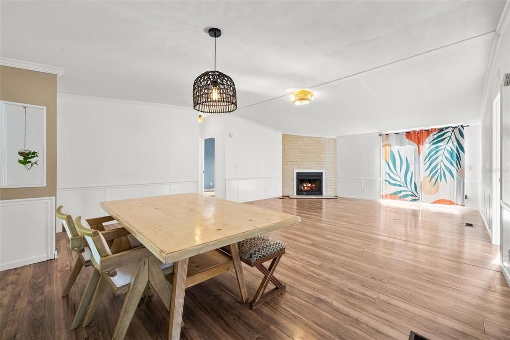 For Sale: $215,000 (3 beds, 2 baths, 1574 Square Feet)