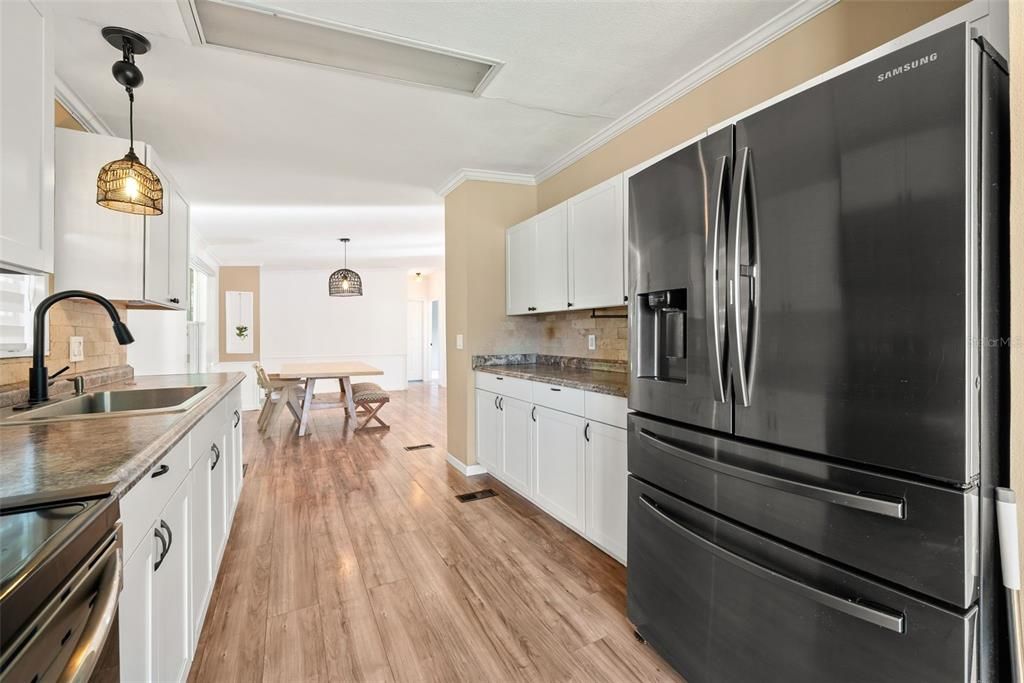 For Sale: $215,000 (3 beds, 2 baths, 1574 Square Feet)