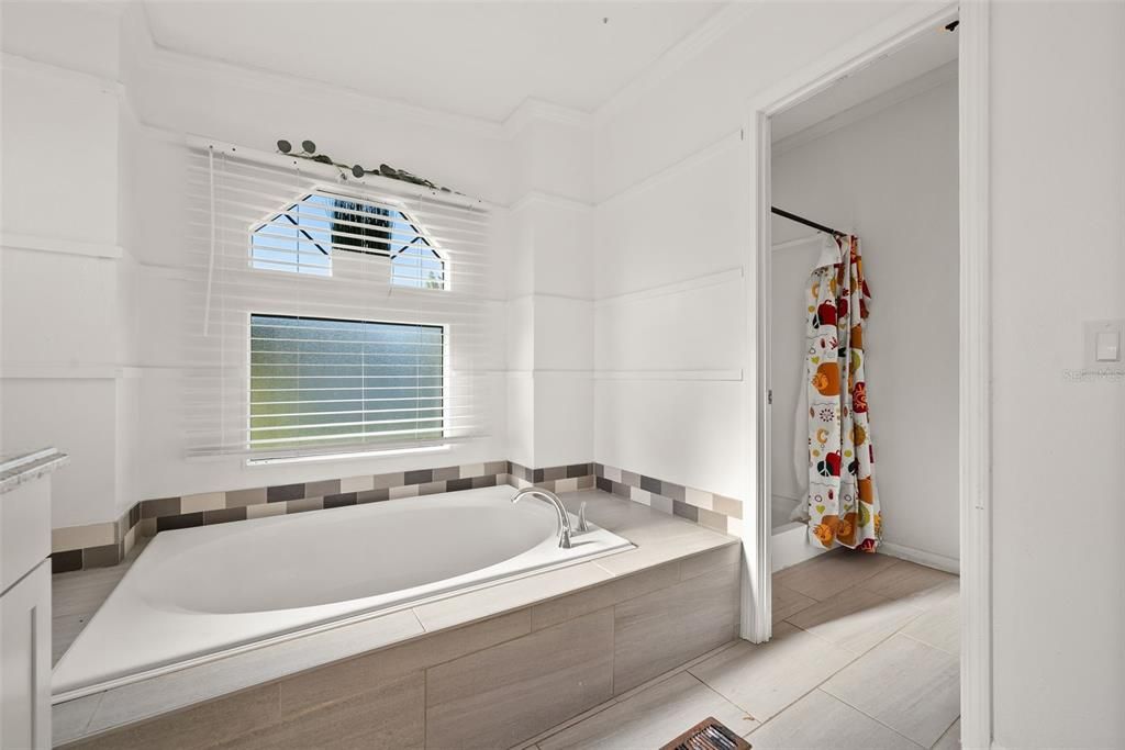 For Sale: $215,000 (3 beds, 2 baths, 1574 Square Feet)