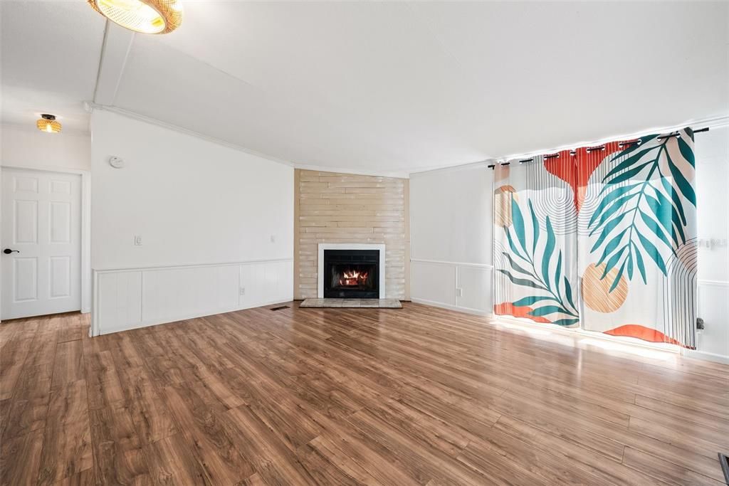 For Sale: $215,000 (3 beds, 2 baths, 1574 Square Feet)