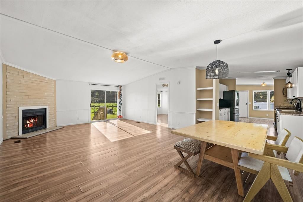 For Sale: $215,000 (3 beds, 2 baths, 1574 Square Feet)