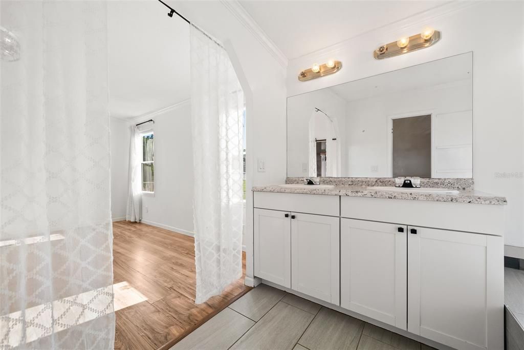 For Sale: $215,000 (3 beds, 2 baths, 1574 Square Feet)