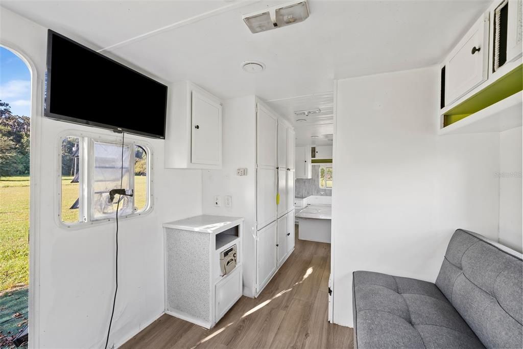 For Sale: $215,000 (3 beds, 2 baths, 1574 Square Feet)