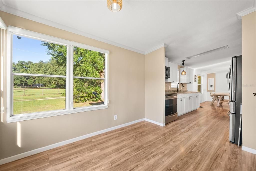 For Sale: $215,000 (3 beds, 2 baths, 1574 Square Feet)