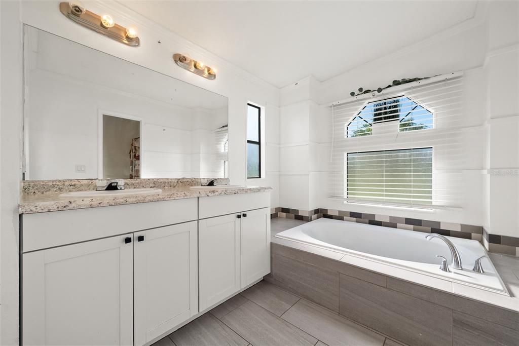 For Sale: $215,000 (3 beds, 2 baths, 1574 Square Feet)