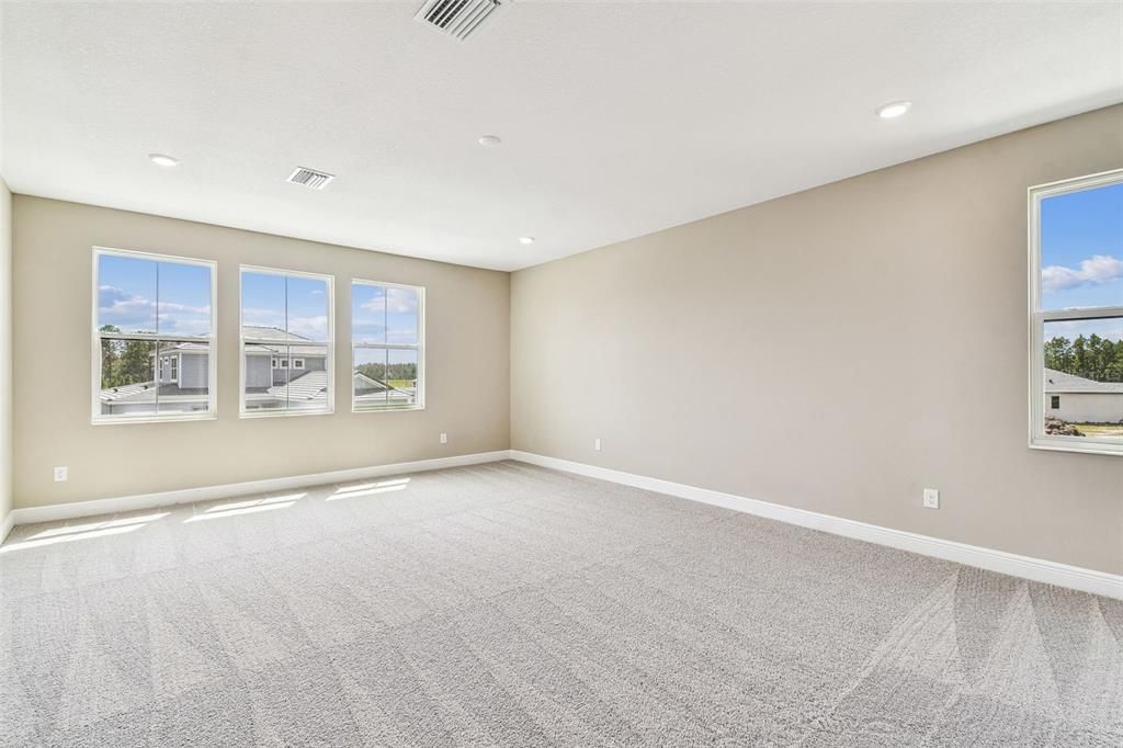 Active With Contract: $699,990 (5 beds, 4 baths, 3440 Square Feet)