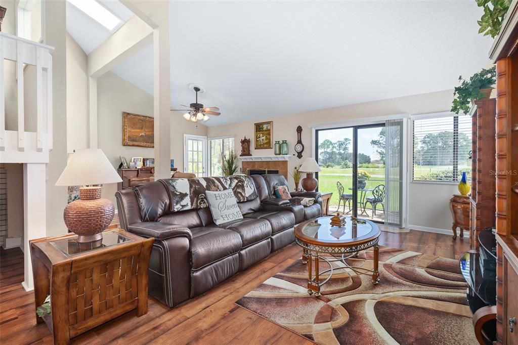 For Sale: $293,000 (3 beds, 2 baths, 1665 Square Feet)