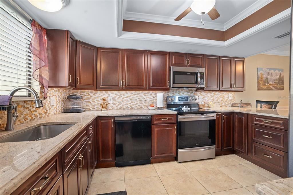 For Sale: $293,000 (3 beds, 2 baths, 1665 Square Feet)