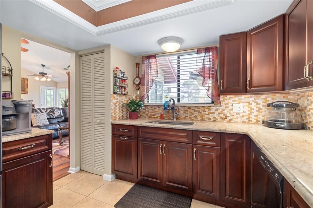 For Sale: $293,000 (3 beds, 2 baths, 1665 Square Feet)