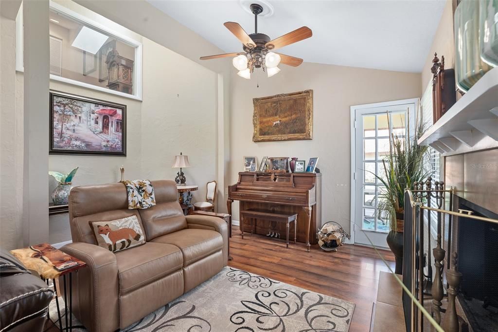 For Sale: $293,000 (3 beds, 2 baths, 1665 Square Feet)