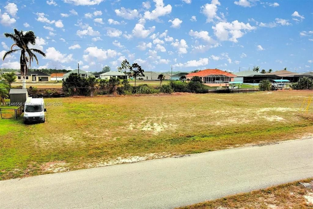 待售: $249,000 (0.34 acres)