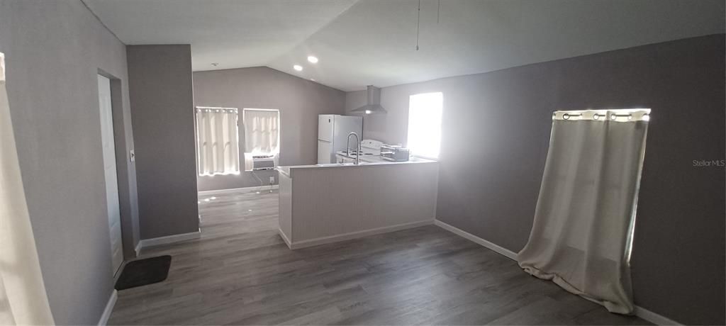 出租: $1,400 (2 贝兹, 1 浴室, 600 平方英尺)