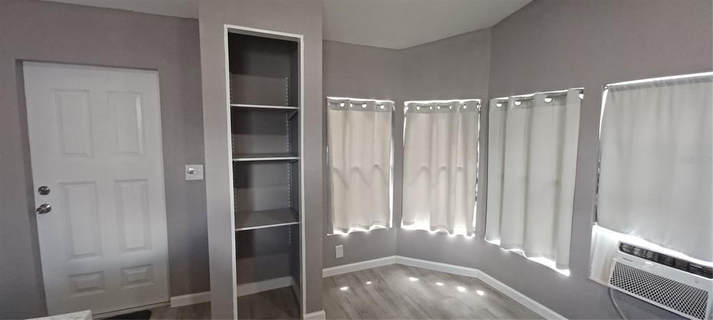 出租: $1,400 (2 贝兹, 1 浴室, 600 平方英尺)