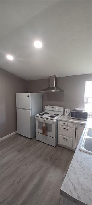 出租: $1,400 (2 贝兹, 1 浴室, 600 平方英尺)