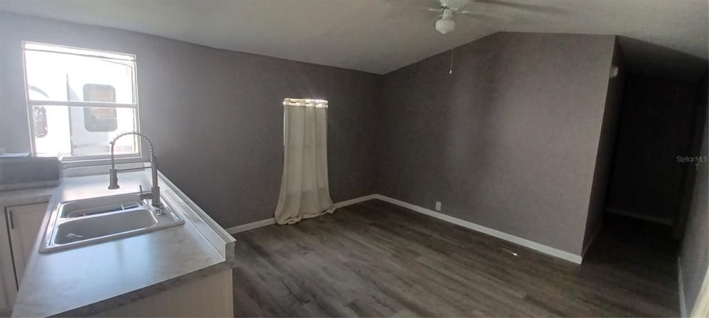 出租: $1,400 (2 贝兹, 1 浴室, 600 平方英尺)