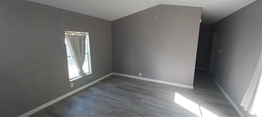 出租: $1,400 (2 贝兹, 1 浴室, 600 平方英尺)