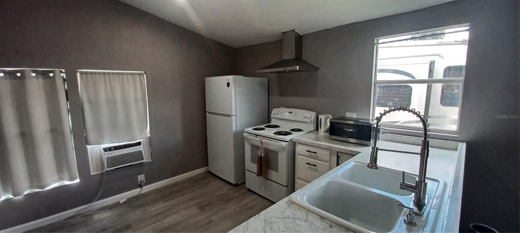 出租: $1,400 (2 贝兹, 1 浴室, 600 平方英尺)