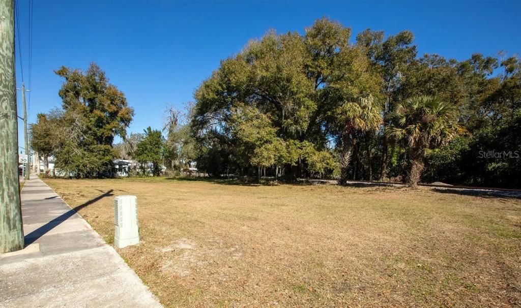 待售: $16,900 (0.42 acres)