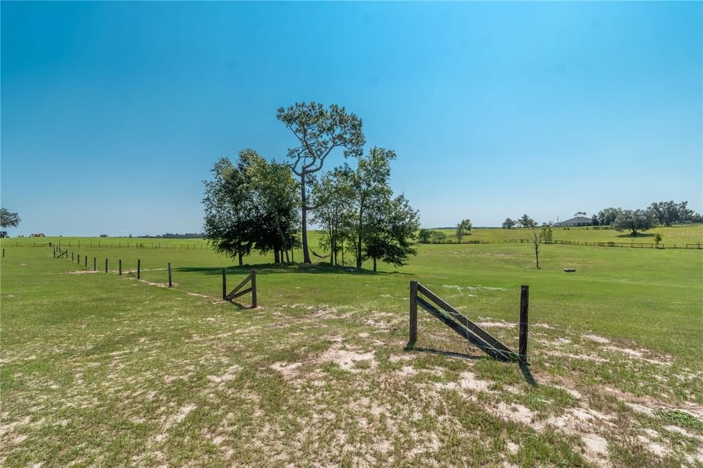 En Venta: $730,000 (3 camas, 2 baños, 2303 Pies cuadrados)