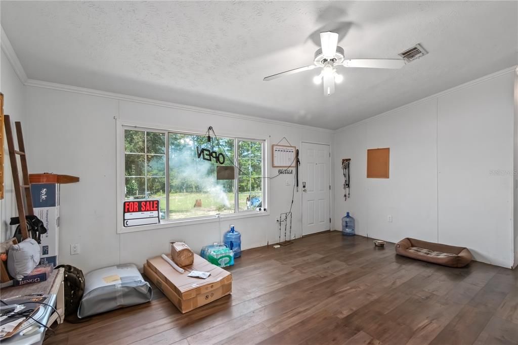 En Venta: $730,000 (3 camas, 2 baños, 2303 Pies cuadrados)