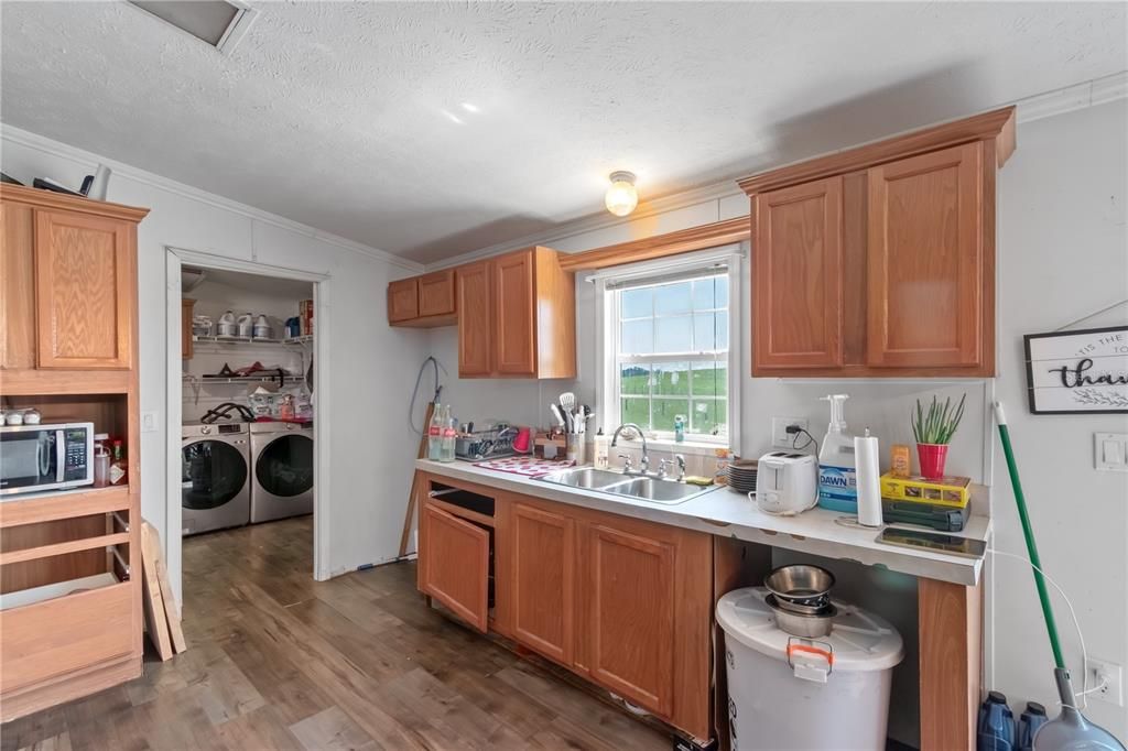 En Venta: $730,000 (3 camas, 2 baños, 2303 Pies cuadrados)