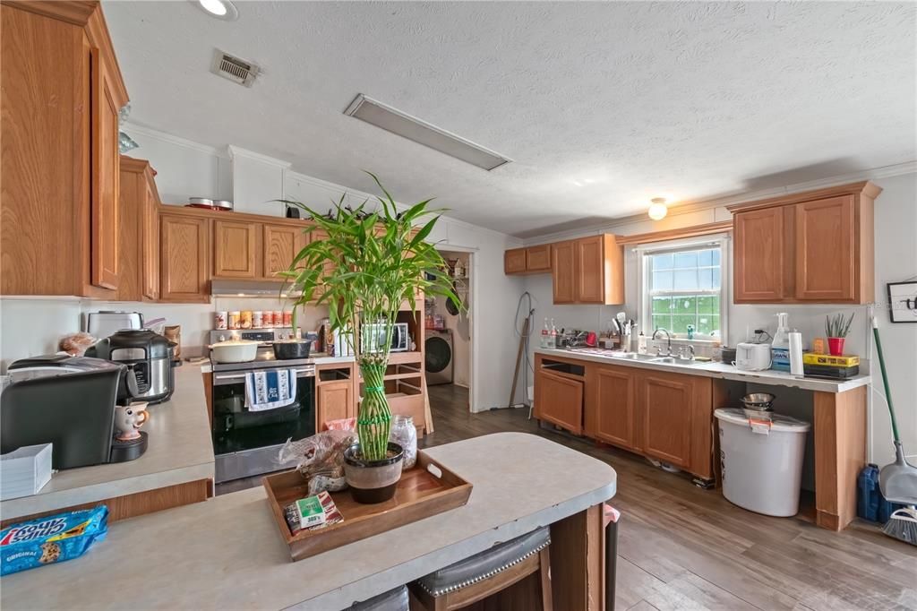 En Venta: $730,000 (3 camas, 2 baños, 2303 Pies cuadrados)