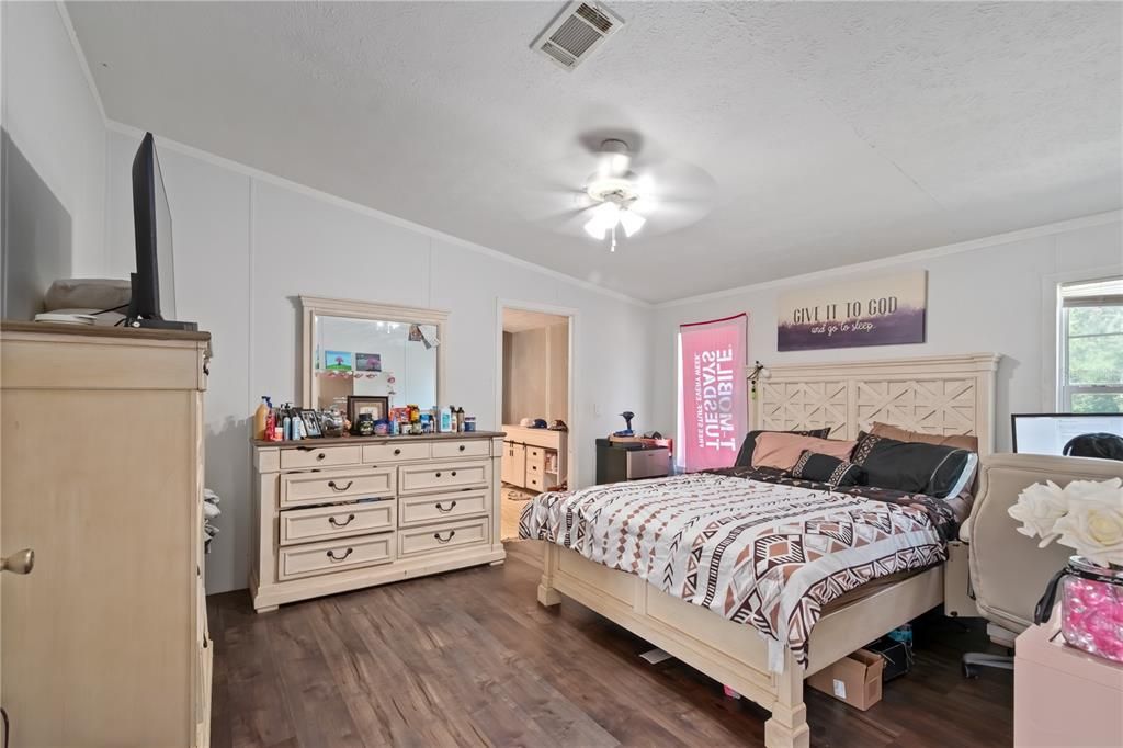 En Venta: $730,000 (3 camas, 2 baños, 2303 Pies cuadrados)