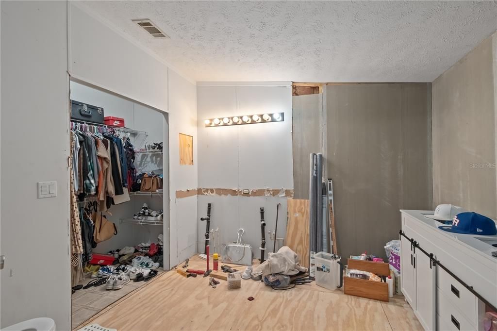 En Venta: $730,000 (3 camas, 2 baños, 2303 Pies cuadrados)