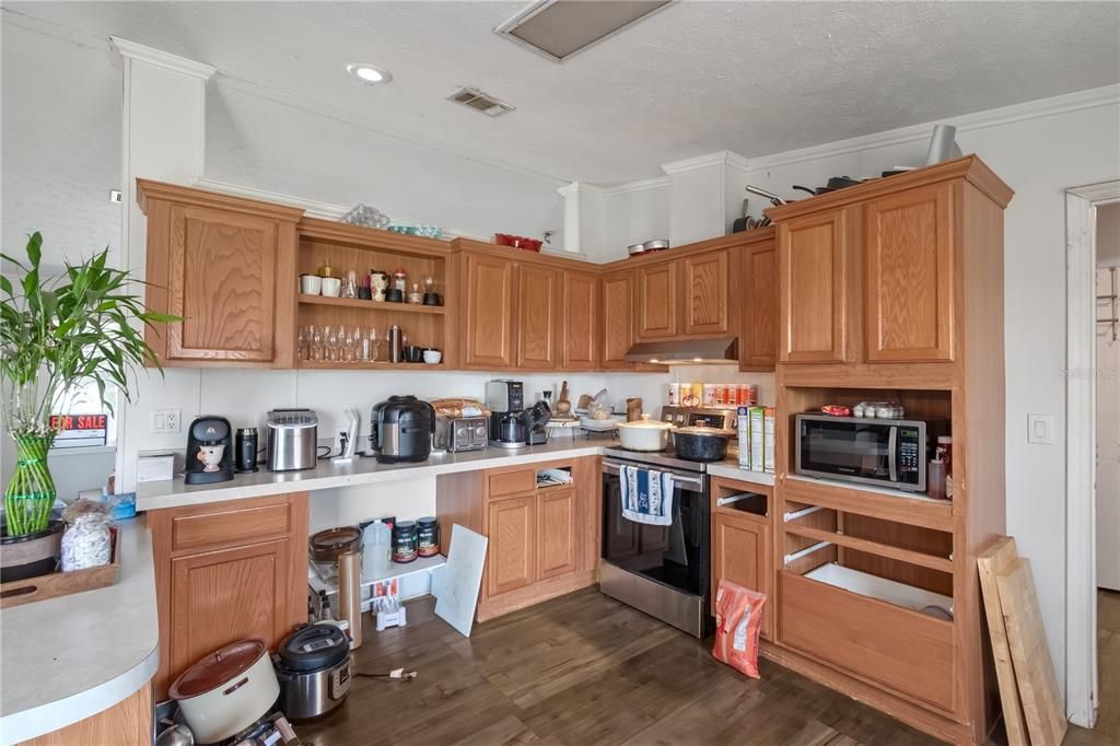 En Venta: $730,000 (3 camas, 2 baños, 2303 Pies cuadrados)