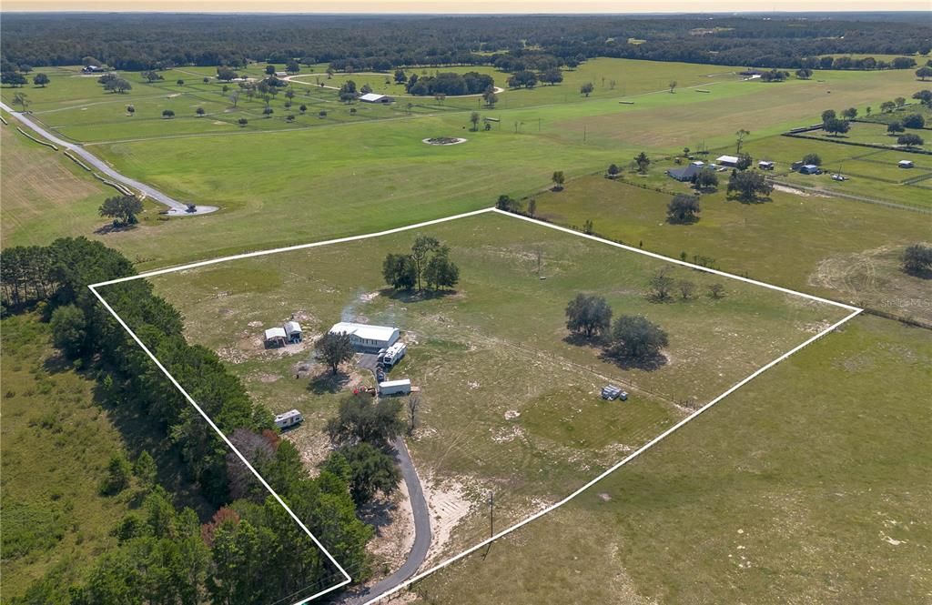 En Venta: $730,000 (3 camas, 2 baños, 2303 Pies cuadrados)