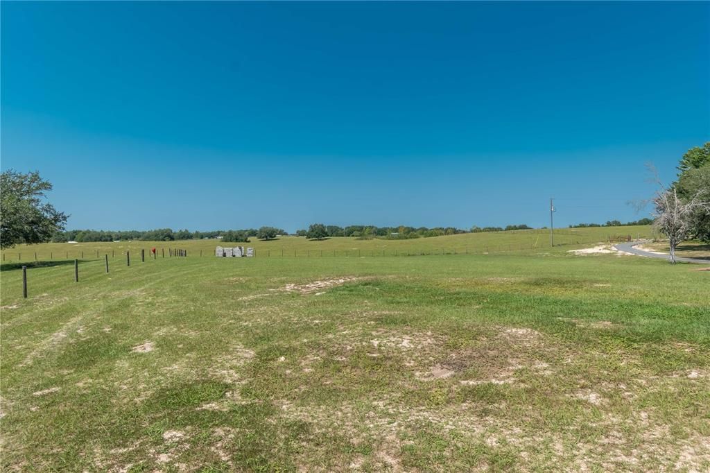 En Venta: $730,000 (3 camas, 2 baños, 2303 Pies cuadrados)