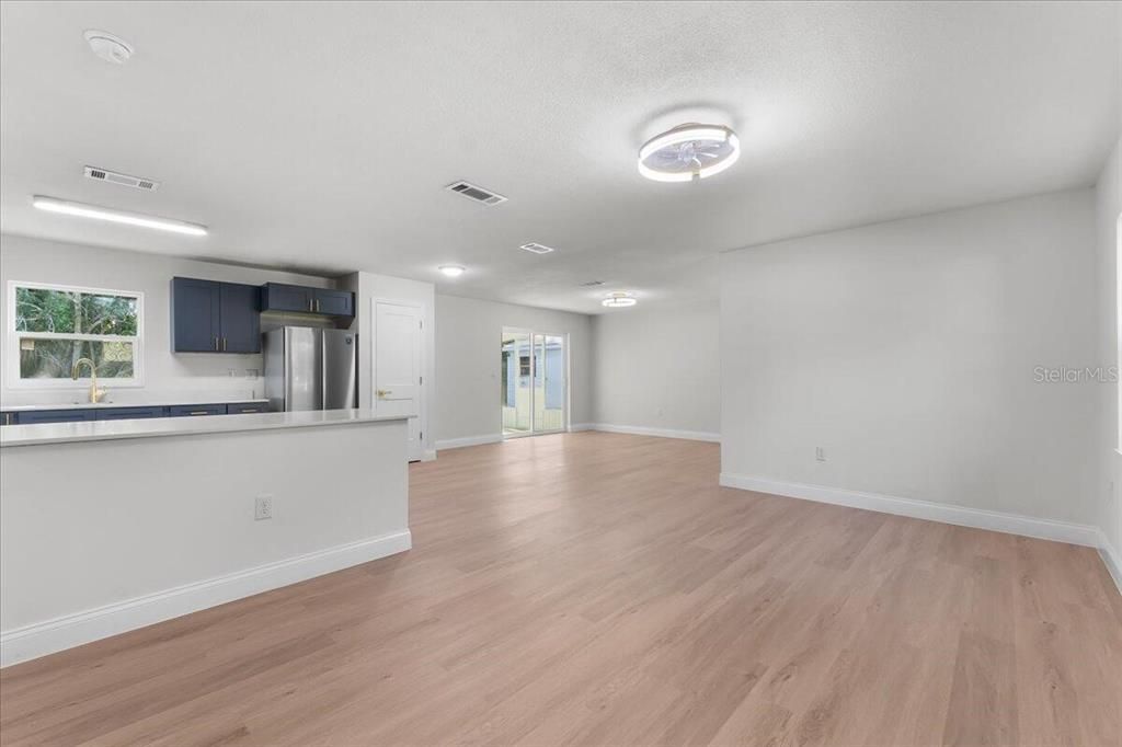 Active With Contract: $274,999 (3 beds, 1 baths, 1272 Square Feet)